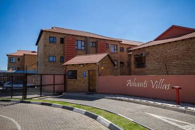 Townhouse For Sale in Klippoortje, Germiston