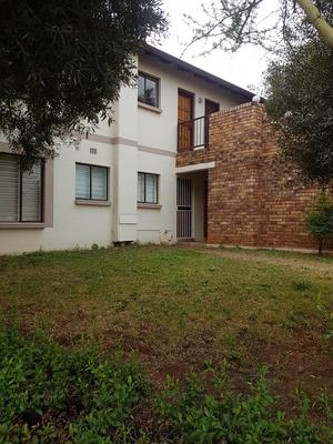 Apartment / Flat For Sale in Wilgeheuwel, Roodepoort